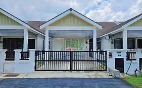 Homestay By MSH Seri Iskandar
